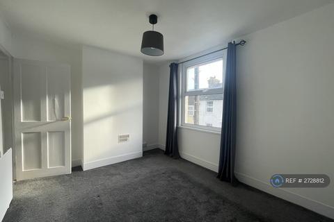 2 bedroom terraced house to rent, Wyndham Road, Dover, CT17