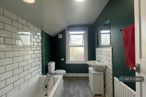 2 bedroom terraced house to rent, Wyndham Road, Dover, CT17