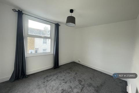 2 bedroom terraced house to rent, Wyndham Road, Dover, CT17
