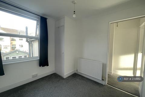 2 bedroom terraced house to rent, Wyndham Road, Dover, CT17