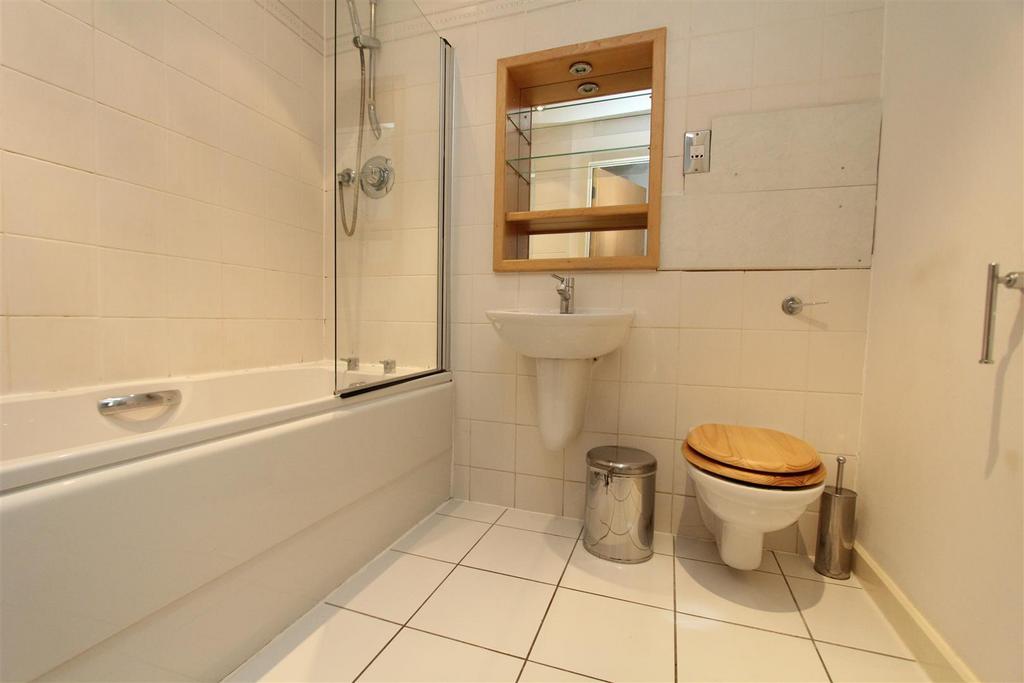 Bathroom.JPG