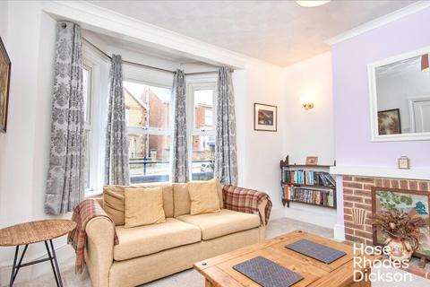 3 bedroom semi-detached house to rent, Yarborough Road, PO32