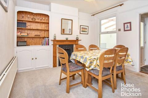 3 bedroom semi-detached house to rent, Yarborough Road, PO32