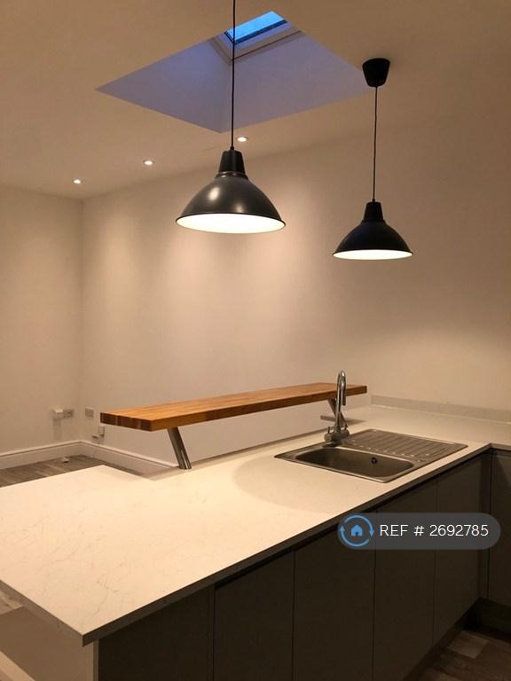 Kitchen Breakfast Bar And Sink