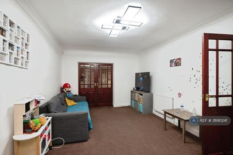 undefined, Ambleside Avenue, Hornchurch, RM12