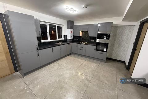 3 bedroom semi-detached house to rent, Spencer Walk, Tilbury, RM18