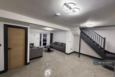 3 bedroom semi-detached house to rent, Spencer Walk, Tilbury, RM18