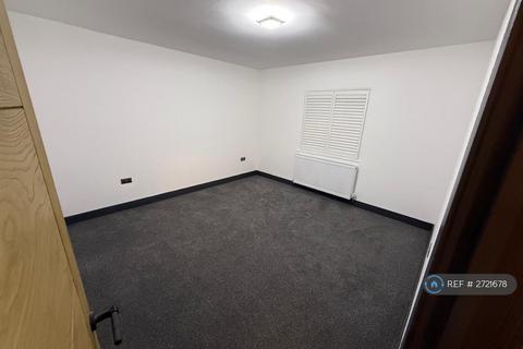 3 bedroom semi-detached house to rent, Spencer Walk, Tilbury, RM18