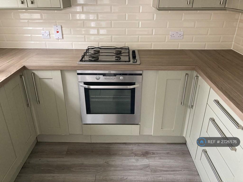 Big Kitchen Perfect For Cooking Lots Of Storage