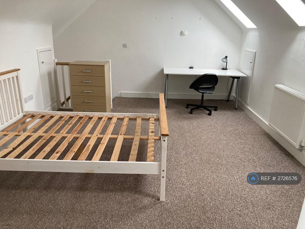 Room 5 Vey Large On Top Floor