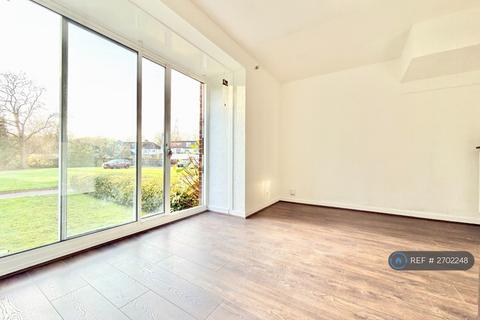 2 bedroom maisonette to rent, Roding Lodge, Ilford, IG1