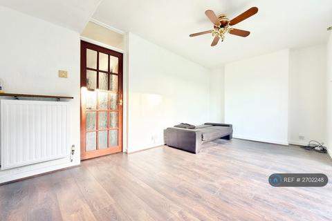 2 bedroom maisonette to rent, Roding Lodge, Ilford, IG1
