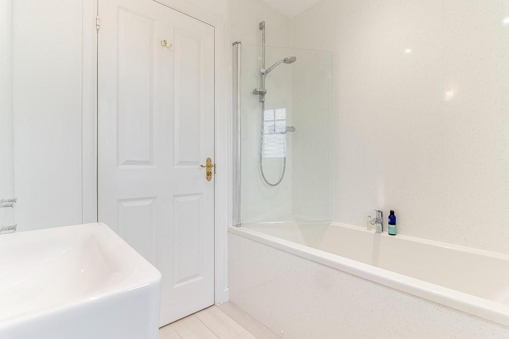 Bathroom - B.jpg
