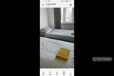 1 bedroom in a house share to rent, Hollinwell Avenue, Nottingham, NG8