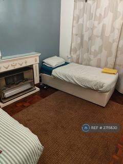 1 bedroom in a house share to rent, Hollinwell Avenue, Nottingham, NG8