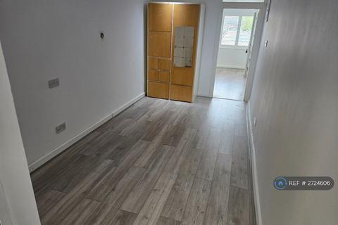 1 bedroom flat to rent, Manor Road, Mitcham, CR4