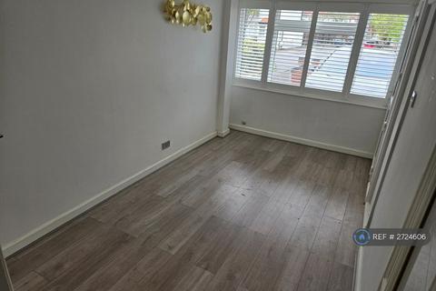 1 bedroom flat to rent, Manor Road, Mitcham, CR4