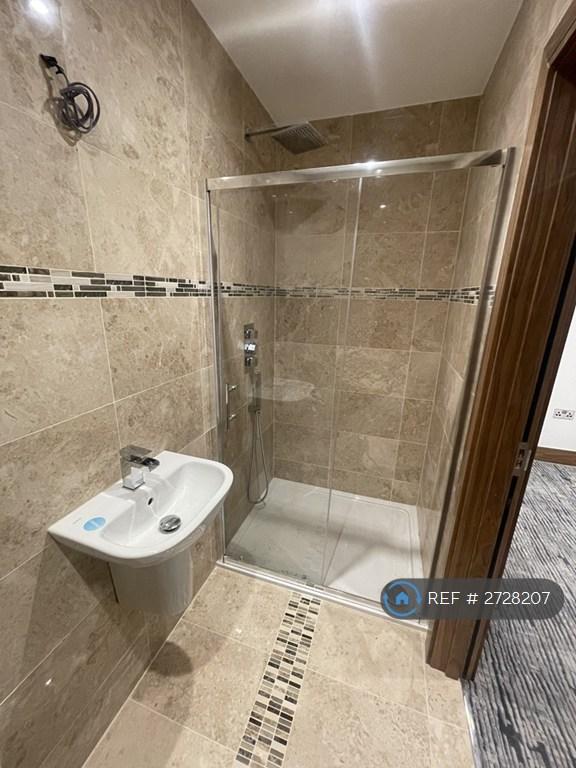 En Suite To Master Bedroom