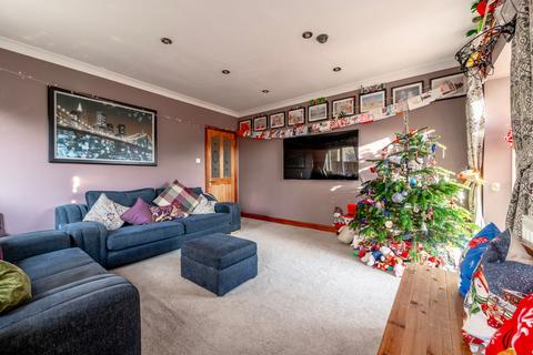 4 bedroom semi-detached house for sale, Long Road, Lowestoft