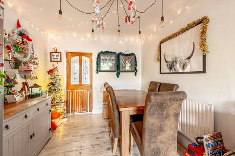 4 bedroom semi-detached house for sale, Long Road, Lowestoft