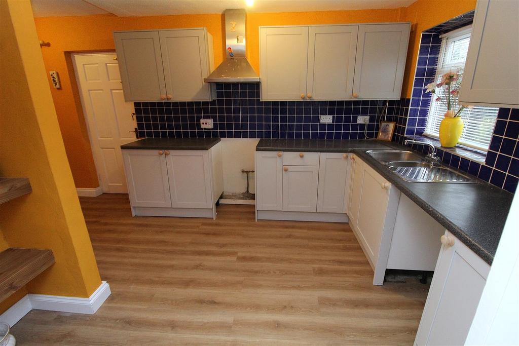 Kitchen3.JPG