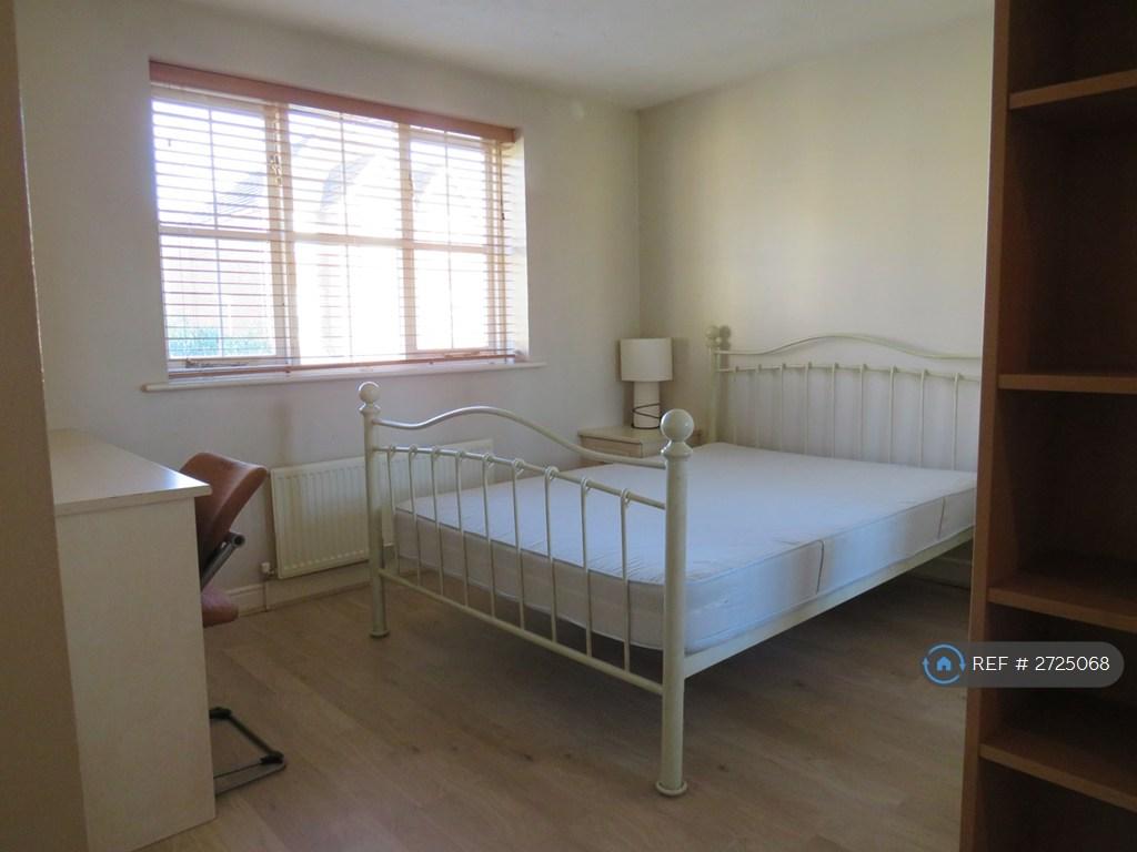 Ensuite Bedroom 6