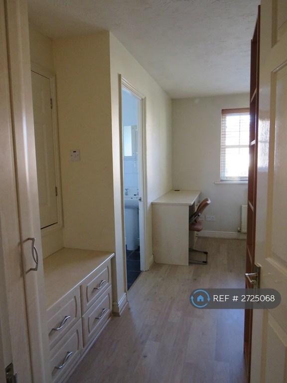 Ensuite Bedroom 6