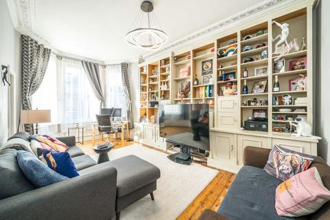 2 bedroom flat to rent, The Chase, London SW4