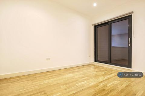 2 bedroom flat to rent, Colne House, London, E1