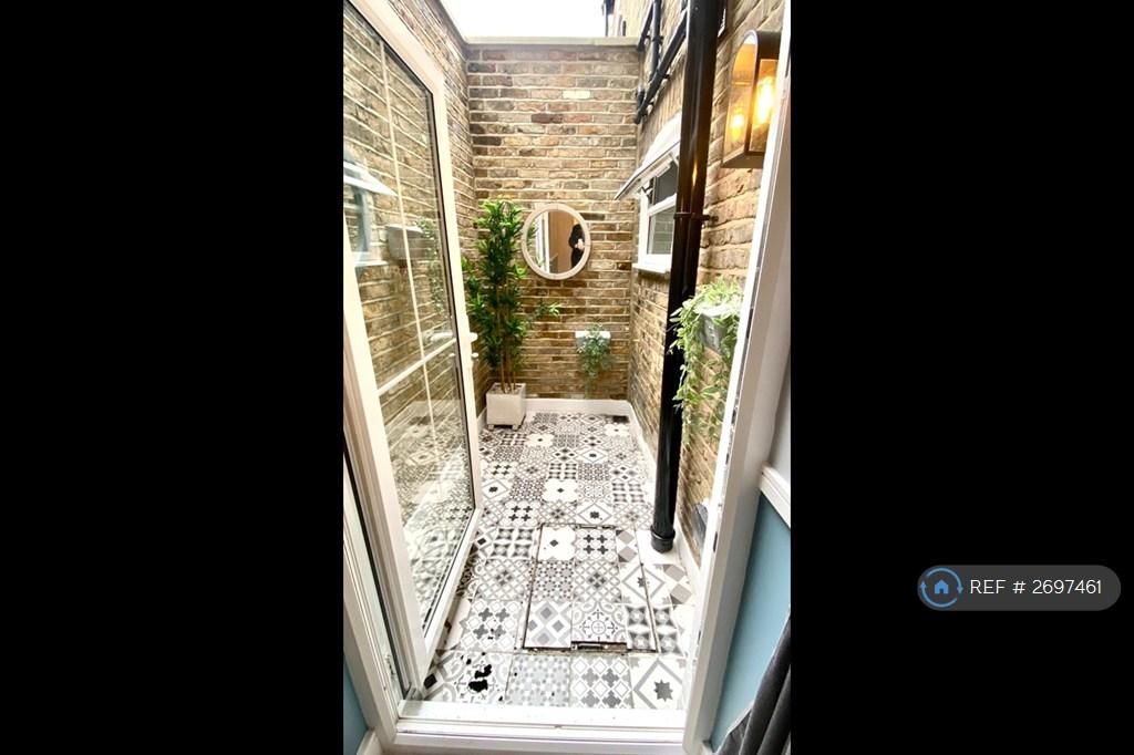 Master Bedroom Courtyard