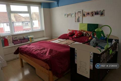 4 bedroom end of terrace house to rent, Willow Walk, Sutton, SM3