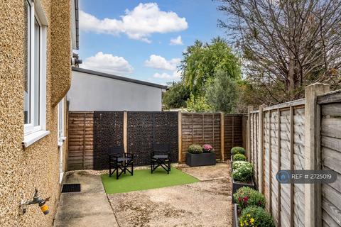 3 bedroom semi-detached house to rent, Fieldsend Road, Cheam, Sutton, SM3