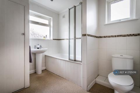 3 bedroom semi-detached house to rent, Fieldsend Road, Cheam, Sutton, SM3