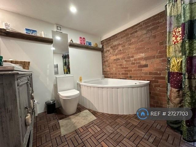 Bedroom 4 Ensuite Bathroom