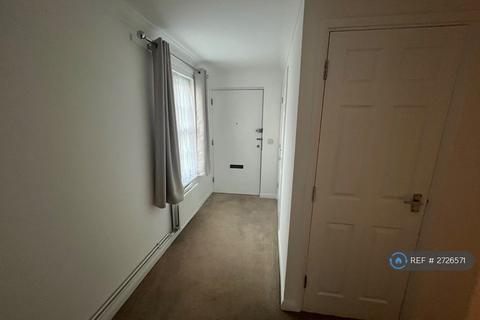 2 bedroom flat to rent, Wheatstone Close, Slough, SL3