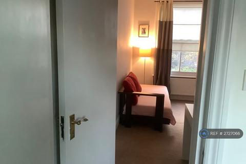 1 bedroom flat to rent, Fleet Road, London, NW3