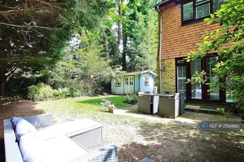 undefined, Oak Ridge, West End, Woking, GU24