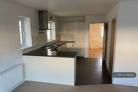 3 bedroom semi-detached house to rent, Kings Close, Bournemouth, BH10