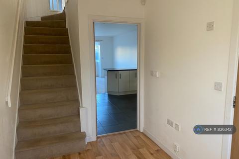 3 bedroom semi-detached house to rent, Kings Close, Bournemouth, BH10