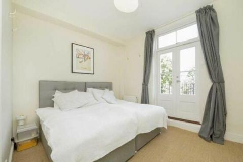 1 bedroom flat for sale, First Floor Flat, 84 Tufnell Park Road, Tufnell Park, London, N7 0DT