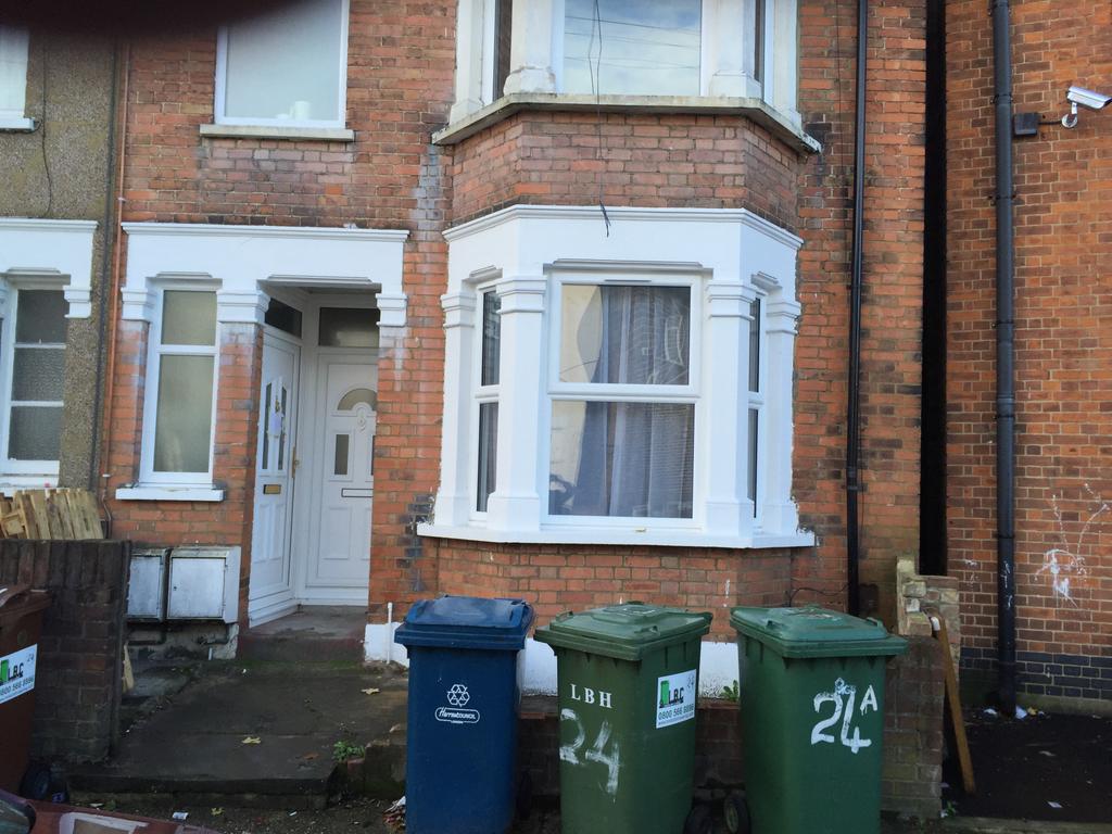 Ground Floor Converted 2 Bedroom Flat with Garden