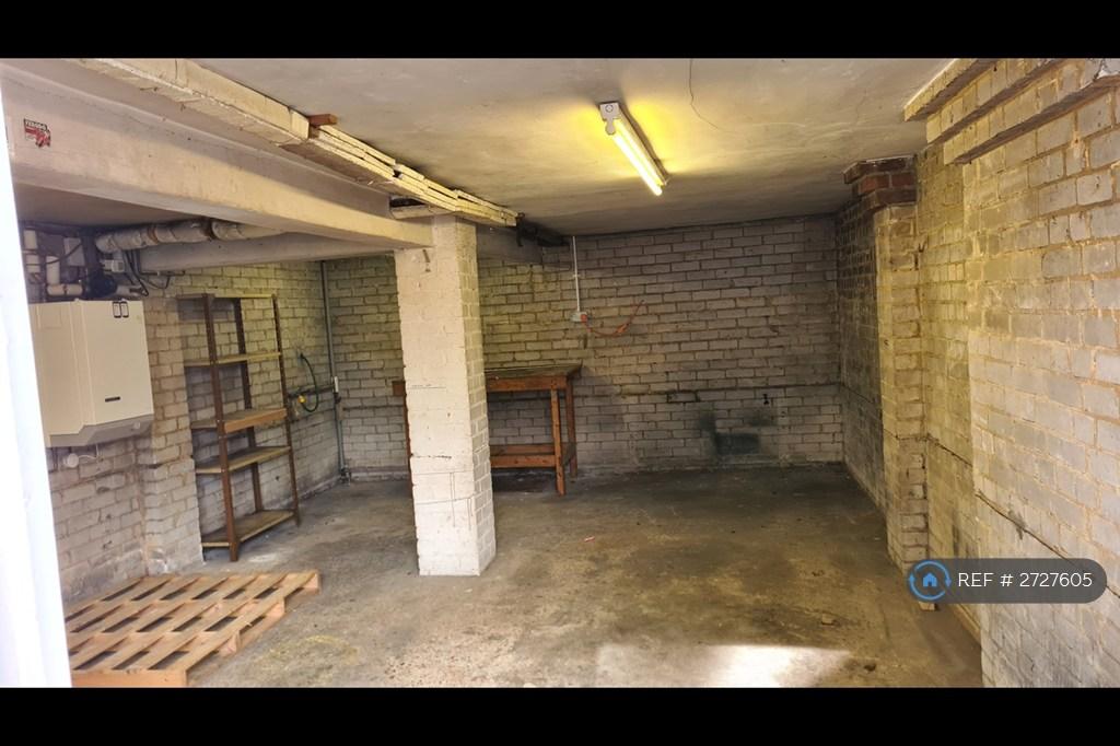 Garage/Storage Or Workshop