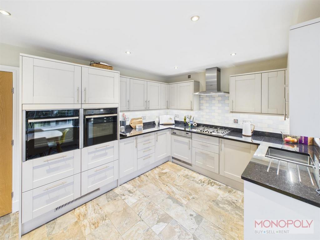 CAM03815 G0-PR0374-STILL018.jpg