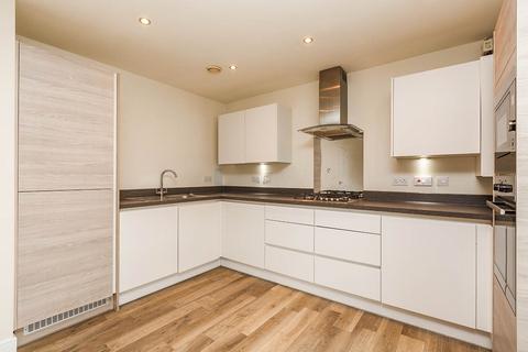 2 bedroom flat to rent, Frost Close, Kent DA10
