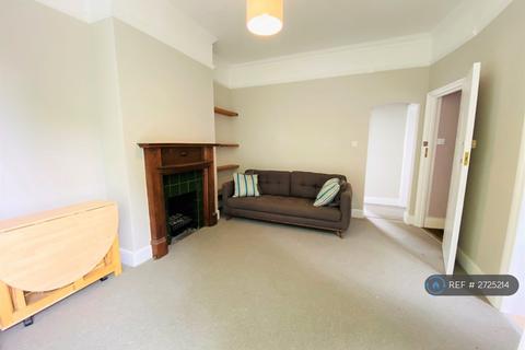 2 bedroom flat to rent, Fauconberg Road, London, W4