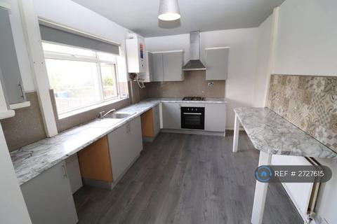 3 bedroom terraced house to rent, Central Avenue, Worsley, Manchester, M28