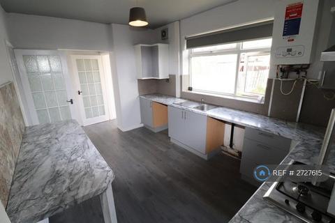 3 bedroom terraced house to rent, Central Avenue, Worsley, Manchester, M28