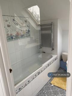 1 bedroom in a house share to rent, Gordon Road, London, W5
