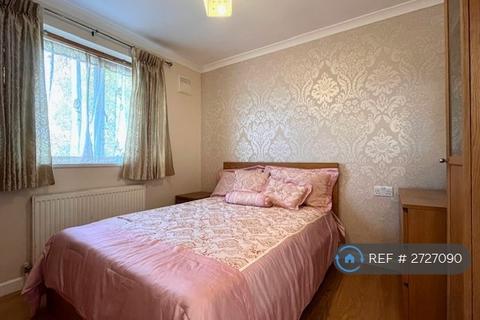 3 bedroom flat to rent, Lichfield Road, Hounslow, TW4