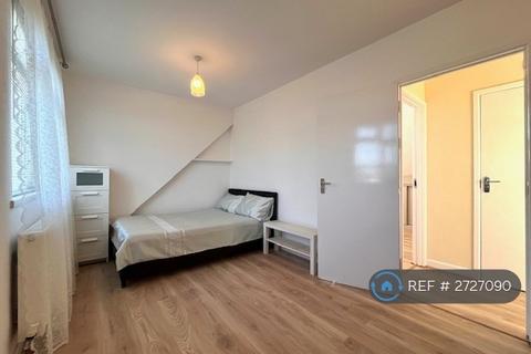 3 bedroom flat to rent, Lichfield Road, Hounslow, TW4
